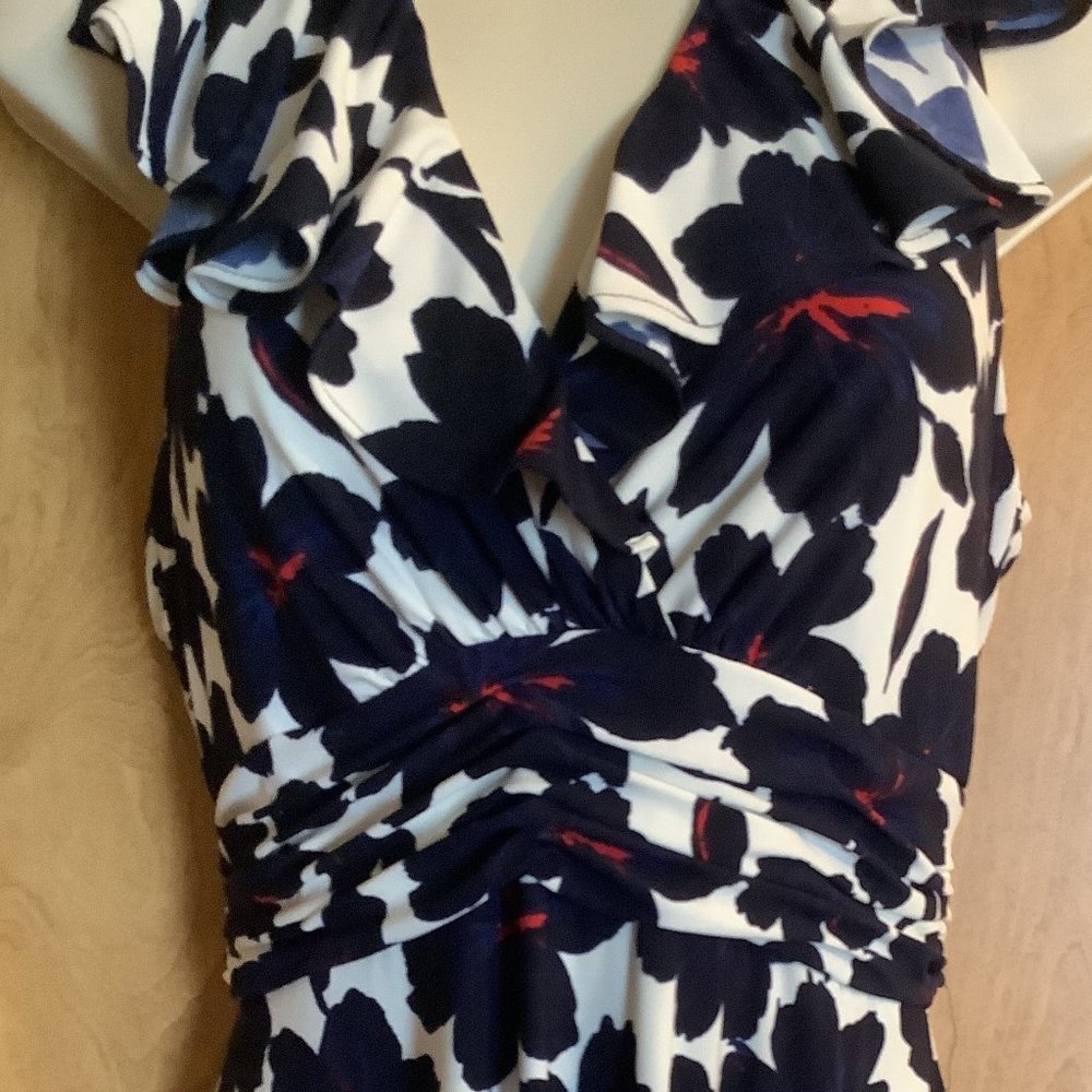 EUC Evan-Picone Women's Ruffle Dress Size: 4P - Picture 2 of 5